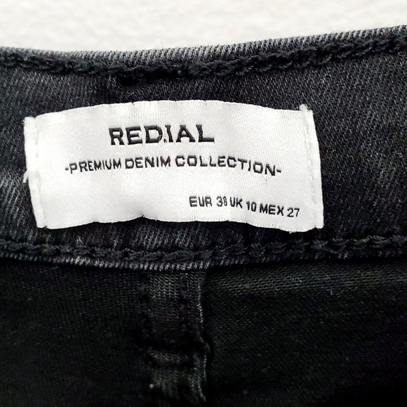 4/$20 Redial O-Ring Stretchy Raw Hem Black and Gray Cropped Jeans - Picture 5 of 7